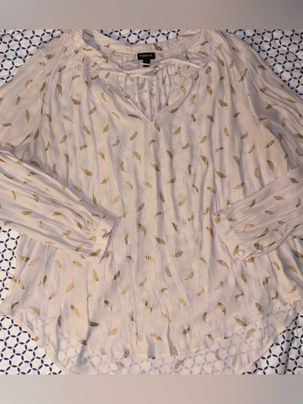 Torrid Blush Pink & Gold Feather Print Tunic Blouse Size 1